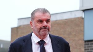 „O să fii dat afară!". Radu Drăguşin va rămâne în curând fără antrenorul Ange Postecoglou