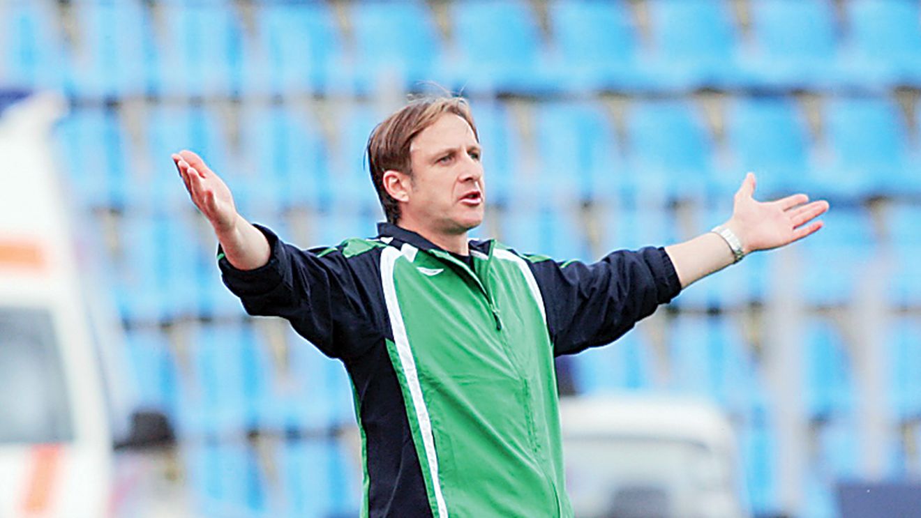 Săndoi scoate titularii pe tușă!