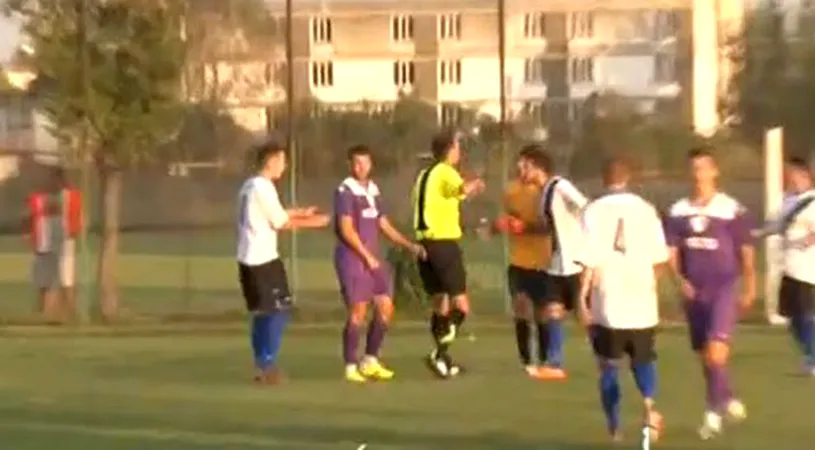 VIDEO | Decizie ciudată în Liga 3 din România. Un jucător a fost eliminat după ce a degajat o minge în afara terenului
