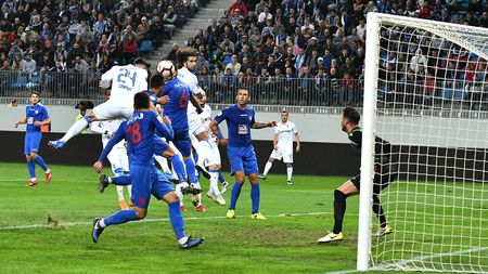 EXCLUSIV | E sigur! El pleacă primul de la U Craiova. I-a cerut lui Mihai Rotaru să-l lase liber: "Vreau să joc în străinătate". Patronul a acceptat  