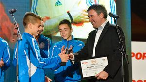 Gică Hagi, vedetă într-un interviu făcut de polonezi.** "Regele" a mers până în pânzele albe pentru fotbalul din România. Cum a răspuns când a fost întrebat despre blaturi