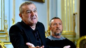Gigi Becali dezvăluie de ce i-a fost rușine să negocieze cu Mircea Lucescu pentru a veni la FCSB și bugetul fabulos pe care Dan Șucu trebuie să i-l dea la Rapid pentru a se putea bate cu el la titlu