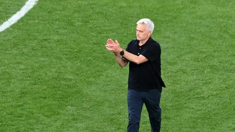 Ce s-a întâmplat în vestiarul României înainte de meciul Generația de Aur – Restul Lumii, când Jose Mourinho a intrat și a început să discute cu fiecare fotbalist român! „Ne-a luat pe toți, în parte”. Ce a făcut Anghel Iordănescu