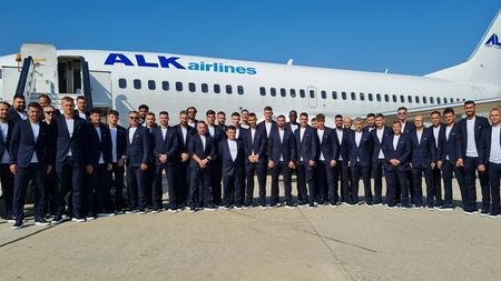 FCSB a decolat spre Londra pentru meciul cu West Ham! Fotografia de grup făcută pe Aeroportul Băneasa