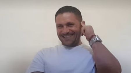 Dan Petrescu, la fel ca Alex Ferguson. „Trebuia să te ascunzi de vreo sticlă sau de vreo gheată”. Sorin Frunză, „criză de râs”, în direct, când a fost întrebat de antrenorul CFR-ului | EXCLUSIV VIDEO ProSport Live