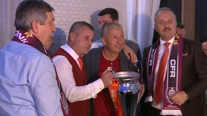 Transfer de titlu! Fotbalistul a semnat cu CFR Cluj! Ce lovitură dată de Dan Petrescu și Neluțu Varga! EXCLUSIV