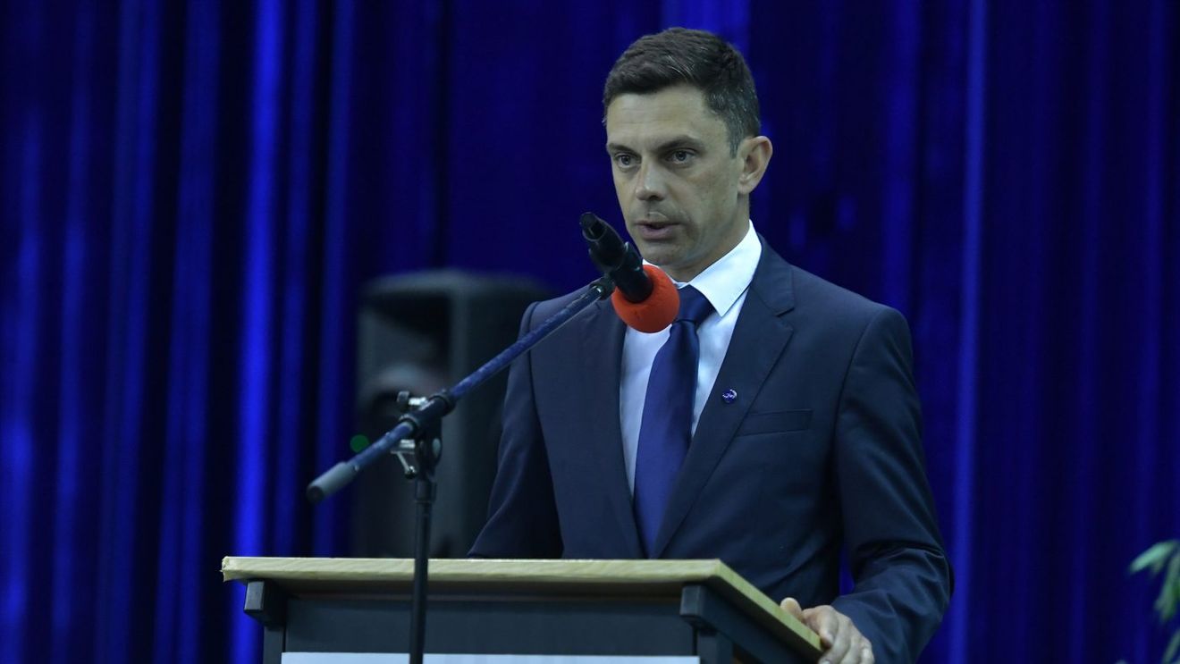 Ministrul Eduard Novak, amenințare către oficialii FR de Hochei pe Gheață: le trimite Corpul de Control! Șefii din acest sport reacționează: „E o răzbunare" | SPECIAL