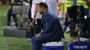 Marius Croitoru, ironizat pentru stilul vestimentar adoptat la FC U Craiova. „Cu ăia nu te miști prea mult, zici că ești în d-alea de schiuri! Pentru el era mai bine în pijama!”