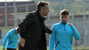 Slătinenii ratează șansa să o vadă pe CFR Cluj pe stadionul lor. Meciul din grupele Cupei României se joacă pe un alt teren, iar CSM Slatina dă vina pe anumiți consilieri locali