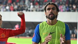 Amenințat de Gigi Becali că va fi vândut de FCSB, Andrea Compagno şi-a luat soția gravidă şi a plecat din România! Ce destinație a ales italianul