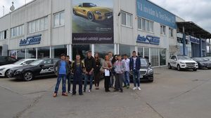 Mercedes i-a invitat pe elevii din Arad să descopere lumea automobilismului 