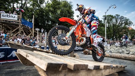 Red Bull Romaniacs 2015 va debuta mâine, la Sibiu. Timp de  un an au fost căutate cele mai grele trasee pentru enduriști
