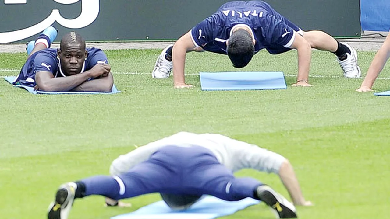Balotelli buffonul!** Criticat pentru lipsa de maturitate, atacantul lui City este responsabil cu distracția la antrenamentele Italiei