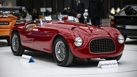 Un Ferrari de un milion de euro a fost abandonat 50 de ani în deşert. Cum a ajuns să arate