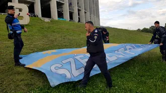 Steagul secuilor, interzis din nou pe un stadion din București, acum la Dinamo – FK Miercurea Ciuc! Se dă din nou în stambă președintele ciucanilor?