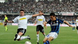 Primul jucător adus de Mutu la Dinamo! Un fost coleg al Briliantului din Serie A, sub comanda lui Andone