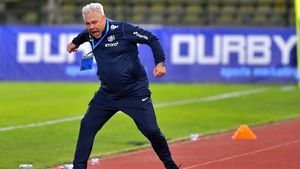 Șumudică zguduie proiectul lui Șucu și Angelescu! Fanii visează să se lupte la titlu în anul centenarului, dar antrenorul e sceptic: „Mi-e frică de asta”