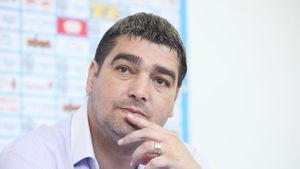 Una caldă, alta sub 0 grade!** Ciobotariu: "Ne convine că meciul cu Rapid se joacă acum, dar ar trebui să ne gândim în primul rând la jucători"
