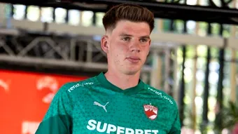 Corvinul Hunedoara a împrumutat un portar de la Dinamo, dar care sezonul trecut a evoluat în Liga 2. Florin Maxim continuă schimbările de lot