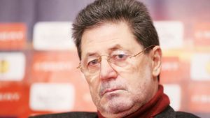 Supărarea lui "Mister"!** Dinu, dezamăgit din nou de conducere după ce a comentat transferul lui Platini