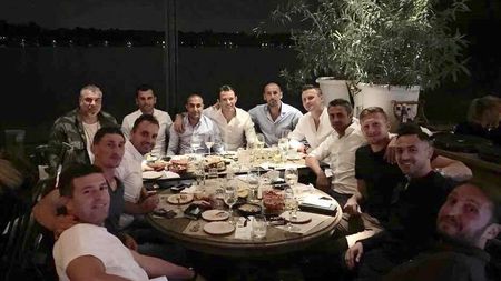 UEFAntasticii au venit lângă Dică înaintea celui mai important meci al carierei de antrenor: "M-am bucurat de prezența lor și am discutat despre meciul cu Sporting". Și Olăroiu i-a trimis un mesaj 