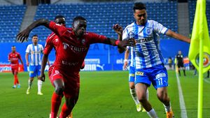 Fundașul central dorit de Gigi Becali și Nelu Varga poate prinde transferul verii în străinătate! Jucătorul pe care Ilie Dumitrescu l-a remarcat are oferte din Israel și Polonia, dar Botoșani cere 500.000 de euro | EXCLUSIV