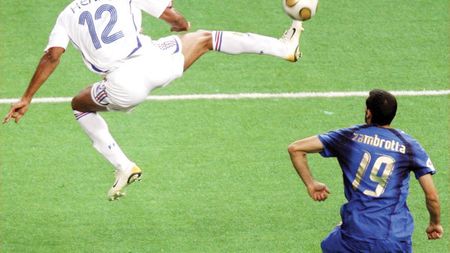 Veteranii Franței îl presează pe Domenech: "Henry, titular!"