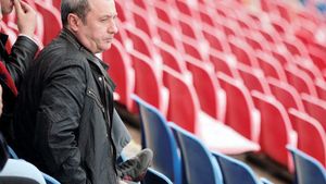Era așteptat să-i ia locul lui Ciobi la Dinamo, dar va semna cu o altă echipă din Liga I!** Pe cine ar putea antrena Rednic