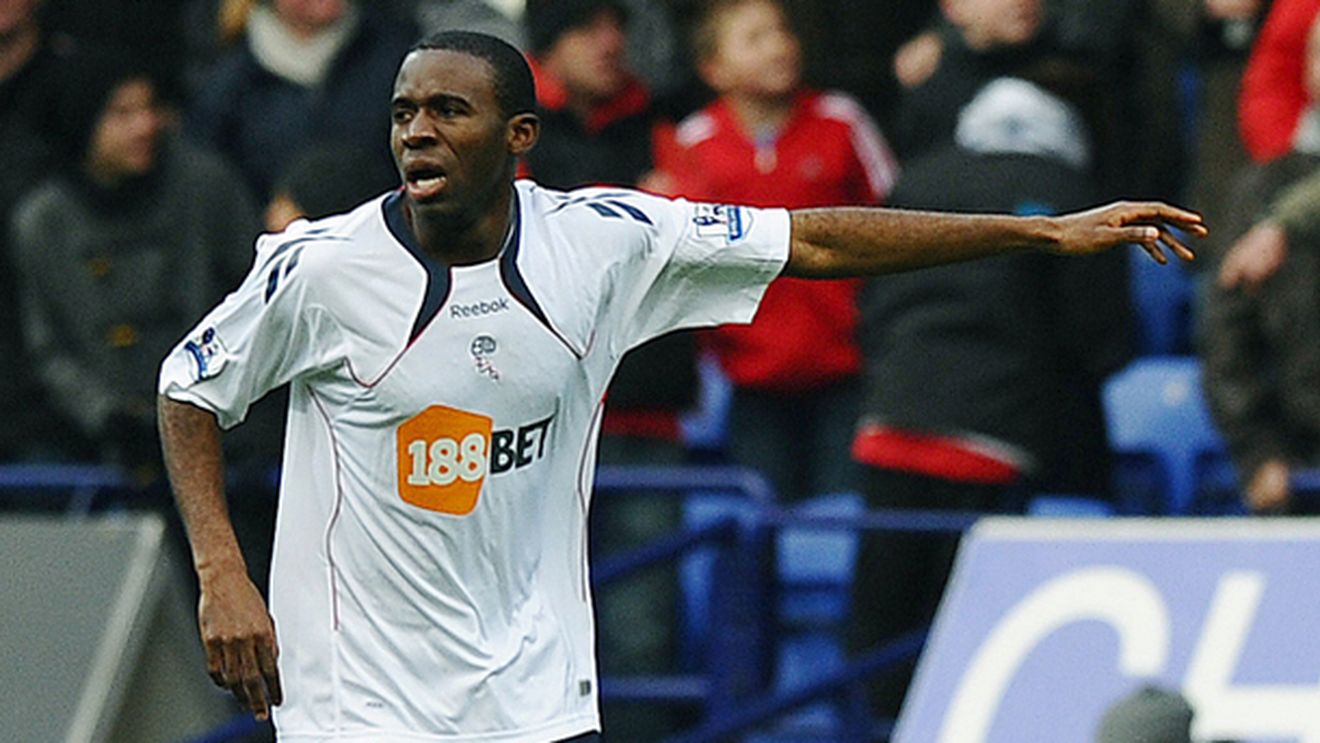 Muamba a postat primul mesaj pe twitter după stopul cardiac suferit pe teren!** "Sper că Bolton va obține astăzi trei puncte"