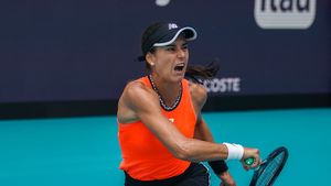 CORESPONDENȚĂ DE LA MIAMI OPEN. Transformarea uluitoare a Soranei Cîrstea: cum a devenit o jucătoare de un calm desăvârșit dintr-o sportive care era o „furtună” continuă pe teren! Interviul de la finalul celei mai frumoase victorii din carieră și momentul-cheie descoperit de româncă: “A fost crucial!” | VIDEO