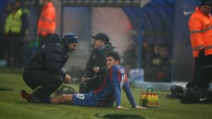 Steliștii au aflat ce afecțiune are Tănase!** "Va fi indisponibil pentru meciul cu Napoli"