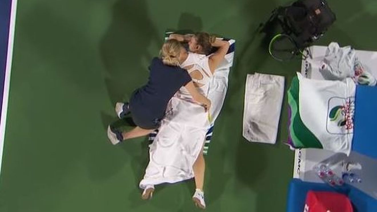 Probleme medicale pentru Simona Halep în primul meci de la Dubai! Românca a cerut intervenția fizioterapeutului