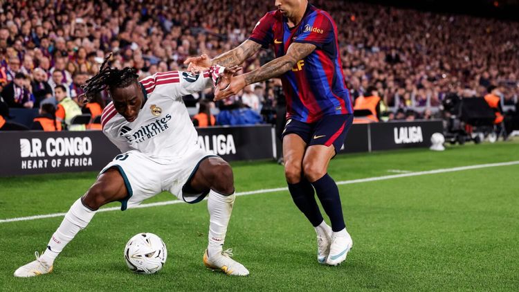 Fostul star al lui Real Madrid dă de pământ cu arbitrajul din „El Clasico”: „Barcelona trebuia să rămână în zece!”