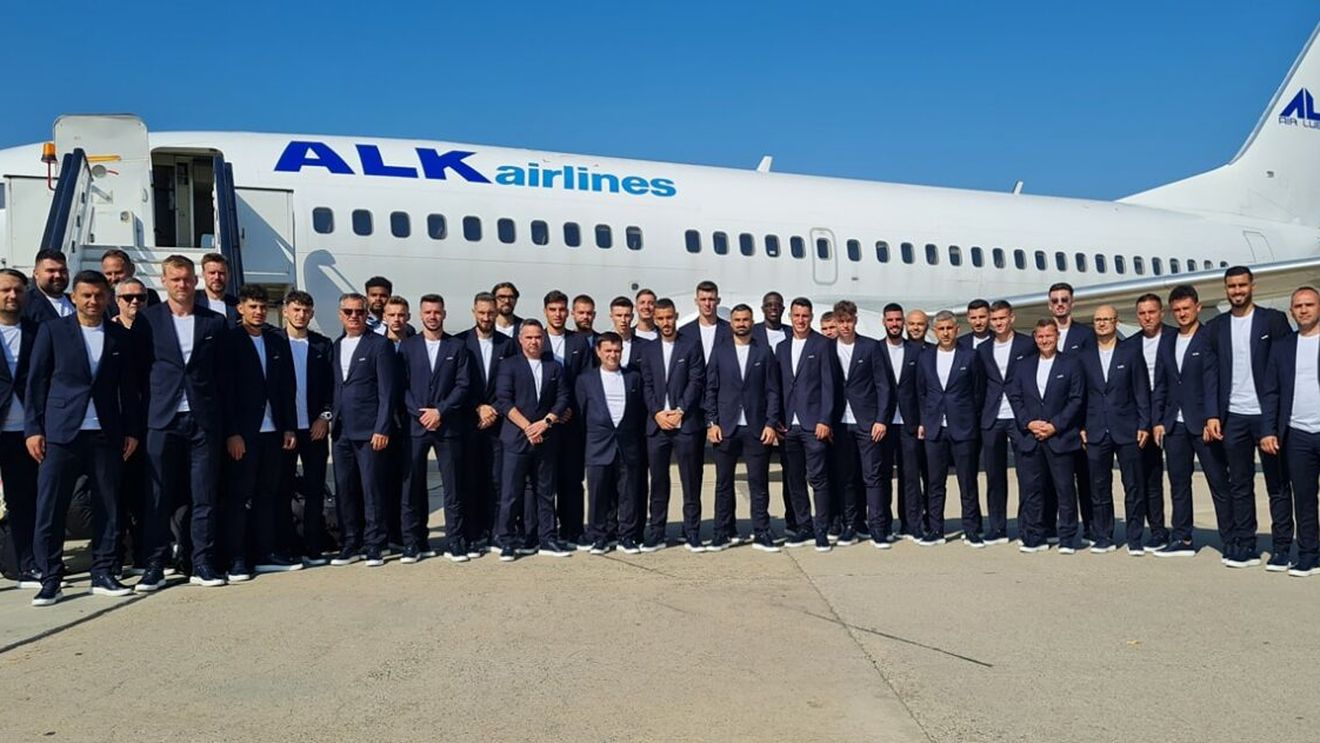 FCSB a decolat spre Londra pentru meciul cu West Ham! Fotografia de grup făcută pe Aeroportul Băneasa