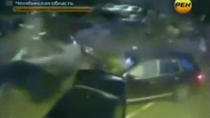 VIDEO** Cea mai "bună" metodă de a parca un Porsche Cayenne: apeși pedala de accelerație la maxim și vezi ce se întâmplă :)