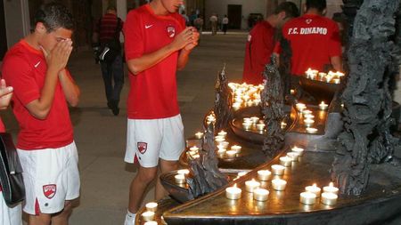 "Câinii" s-au rugat** la Moaștele Sfintei Cuvioase Parascheva