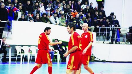 7-7 caritabil!** Fostele glorii ale României au terminat la egalitate cu omologii moldoveni