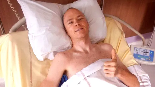 Prima imagine cu Chris Froome pe patul de spital, după un teribil accident care l-a scos din calcule pentru Turul Franței. 