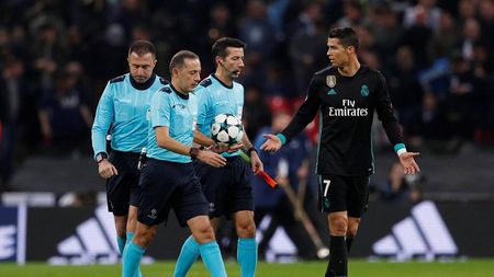 Arbitru de top la CFR - Slavia, în play-off-ul Ligii Campionilor. A condus o finală de Ligă, a trăit pe viu "coșmarul" Barcelonei de la Liverpool și acum o să împartă dreptatea la Cluj