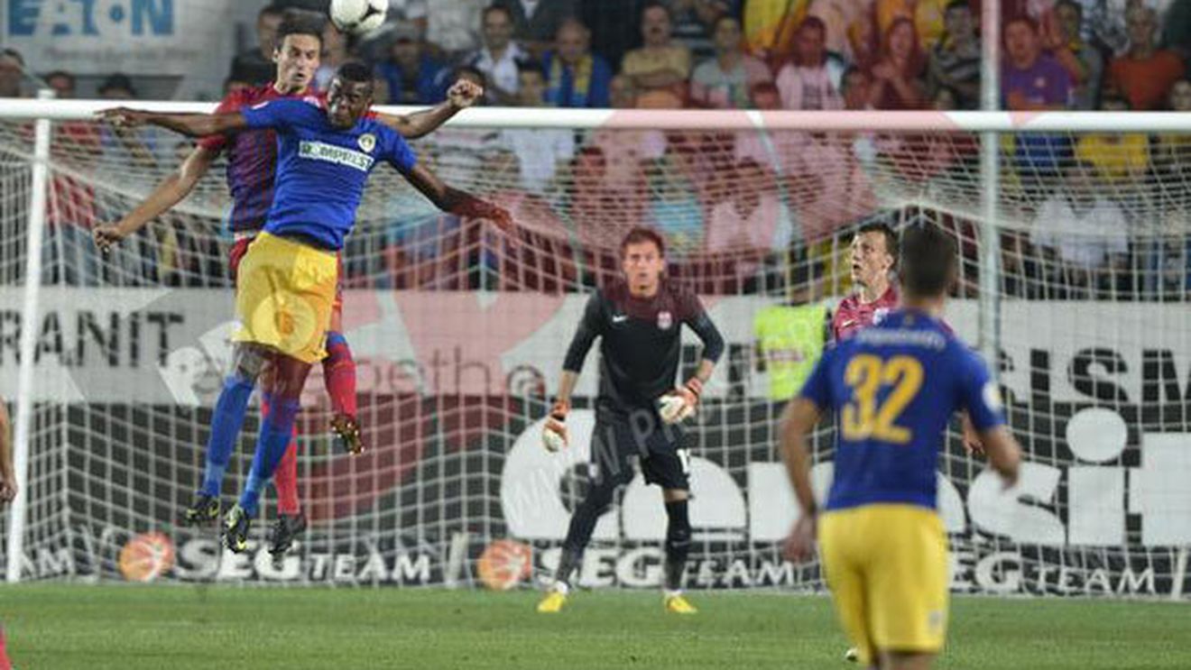 Becali, dat pe spate de doi jucători de la Petrolul:** "Ă‚la e fotbalist de rasă, e dat naibii!"