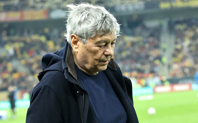 Bombele lui Mircea Lucescu pentru meciul cu Austria pot fi 3 fotbalişti care au împreună 106 ani. Doi au 35 de ani, unul are 36: „Joacă toți trei ca nişte flăcăi”