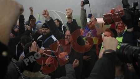 E sărbătoare în Banat:** 'Fanii au ieșit să se bucure în Piața Operei'