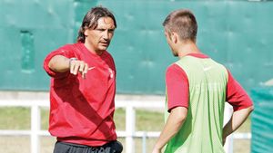 A explodat Cristea!** Înainte de amicalul cu BarÃ§a, atacantul s-a "încălzit" cu secunzii lui Bonetti, după care a fost la un pas de bătaie cu italianul în vestiar