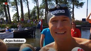 Arjen Robben, rapid și în apă FOTO și VIDEO | Olandezul a înotat opt kilometri pentru o cauză nobilă