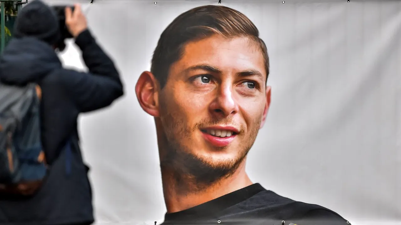 Două persoane au fost reținute după ce au publicat imagini cu cadavrul fotbalistului Emiliano Sala!