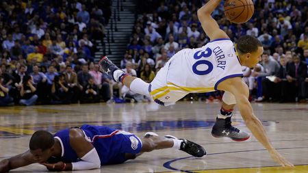 Golden State Warriors a egalat joi noapte un record vechi de 20 de ani în NBA, deținut de Chicago Bulls