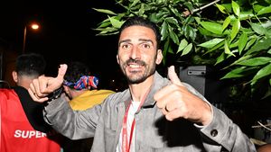 Elias Charalambous a recunoscut că e în negocieri cu echipa. Jurnaliștii greci l-au „prins” cu ușa: „Se ocupă impresarul meu”