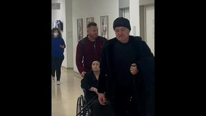 Imaginile durerii pentru Gigi Becali: mama sa a ajuns în scaun cu rotile! Cum a fost fotografiat patronul FCSB alături de cea mai dragă persoană din viața lui | FOTO