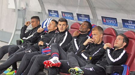 Reghe, obligat să folosească sistemul rotației! Situația fără precedent care poate "strica" vestiarul. De unde vine problema