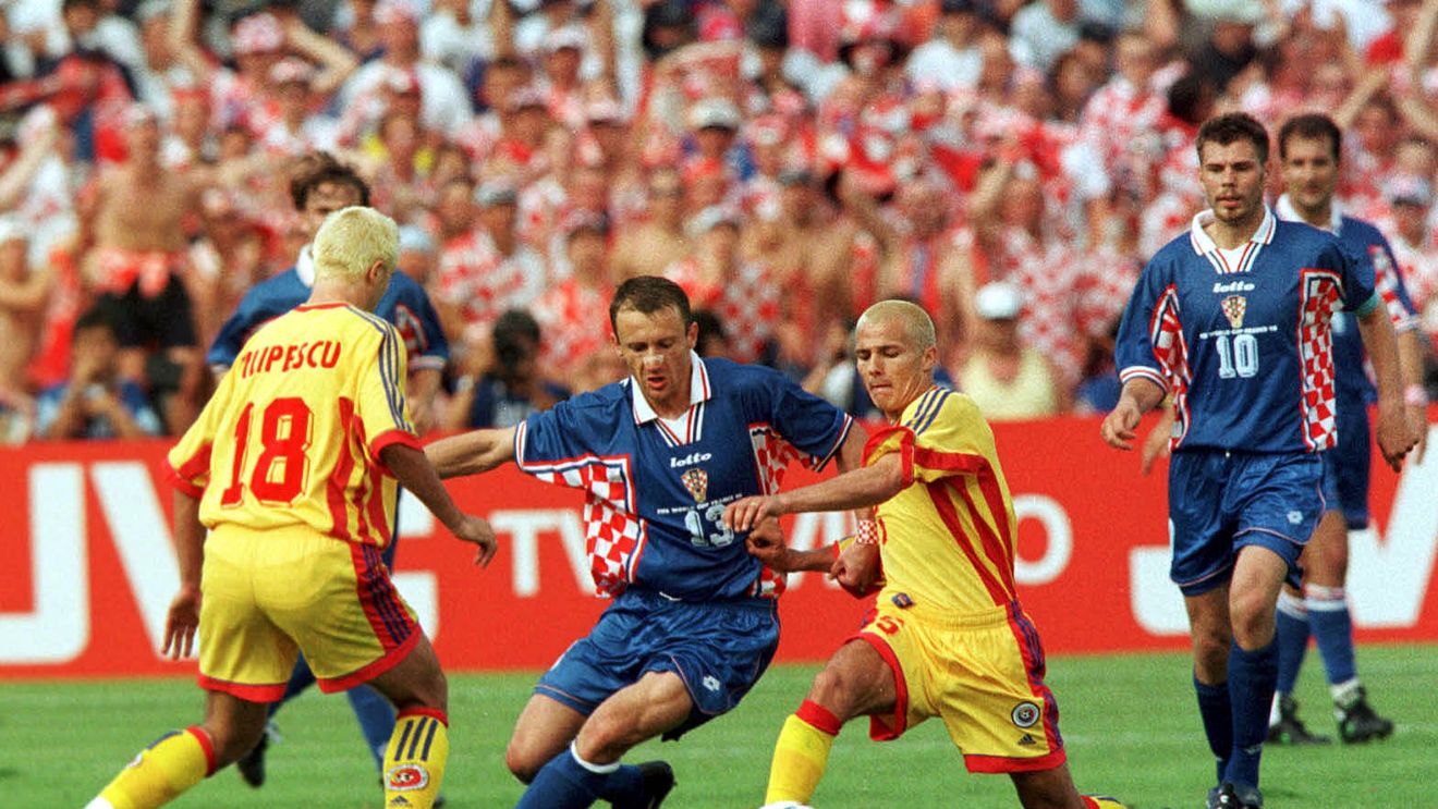 "Ședință! Trebuie să îndreptăm prostia făcută". Iordănescu a susținut la CM din Franța că părul vopsit blond insulta Biserica: "Am făcut un păcat. N-o să ne meargă bine cu Croația"